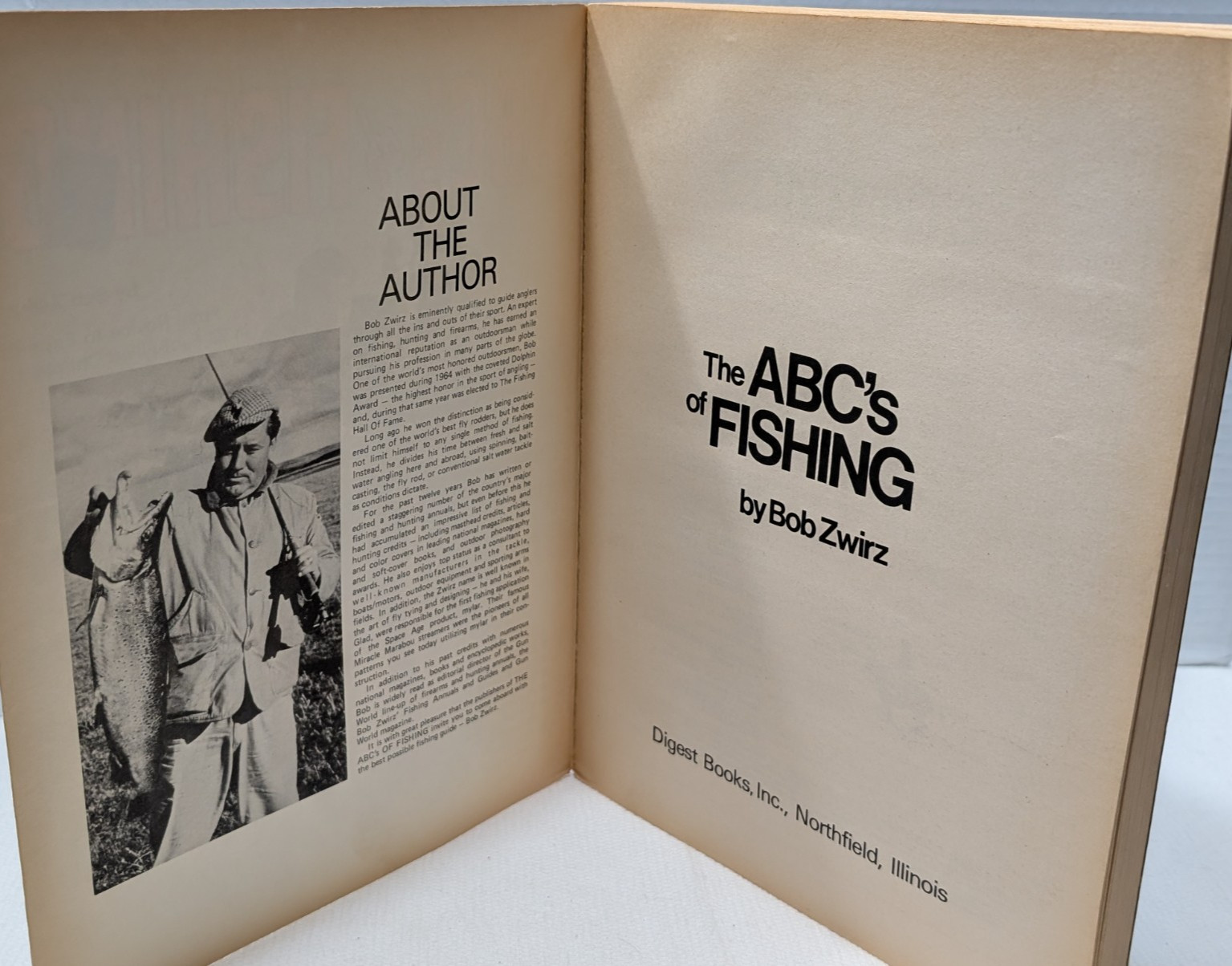 VINTAGE THE ABC’S OF FISHING BOOK BOB ZWIRZ NOVICE TO EXPERT 288 PAGES