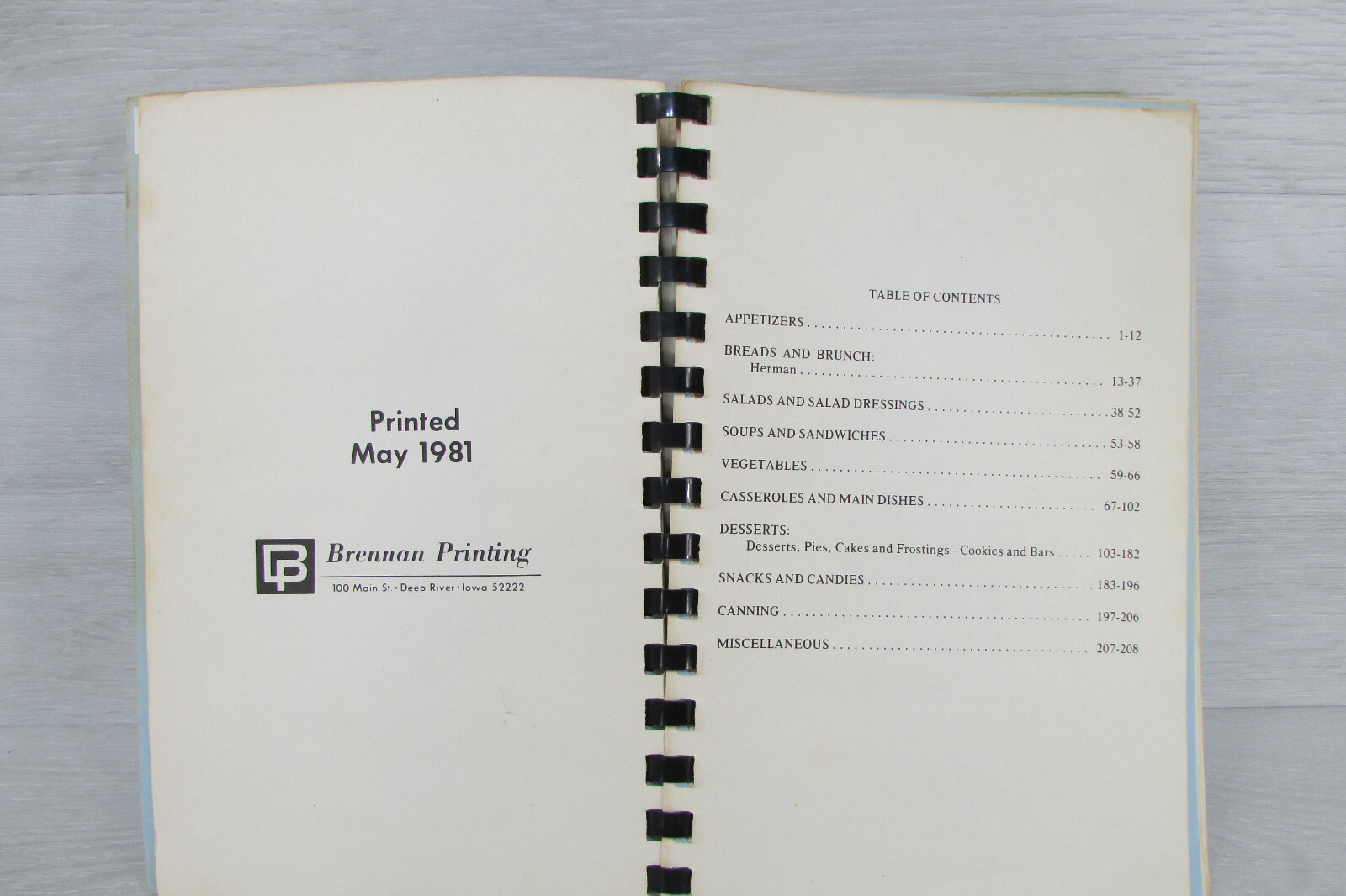 Country Cookin‘ Compiled by Jaycee Ettes Belle Plaine 1981 210 Pages