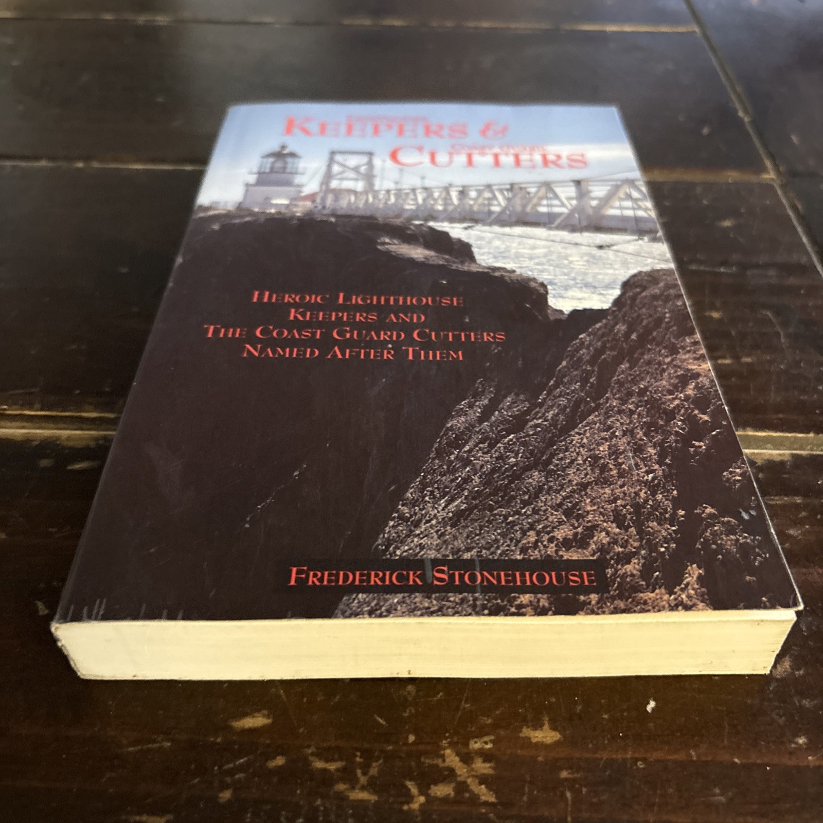 Keepers and Cutters : Heroic Lighthouse Keepers and the Cutters Named after Them