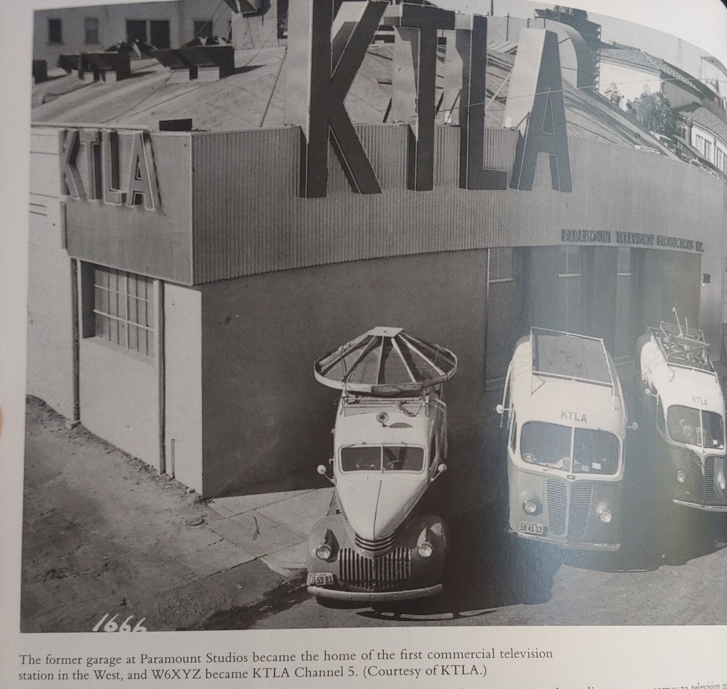 LIKE NEW! Los Angeles Television, Museum of Broadcast Communications, Tom Brokaw