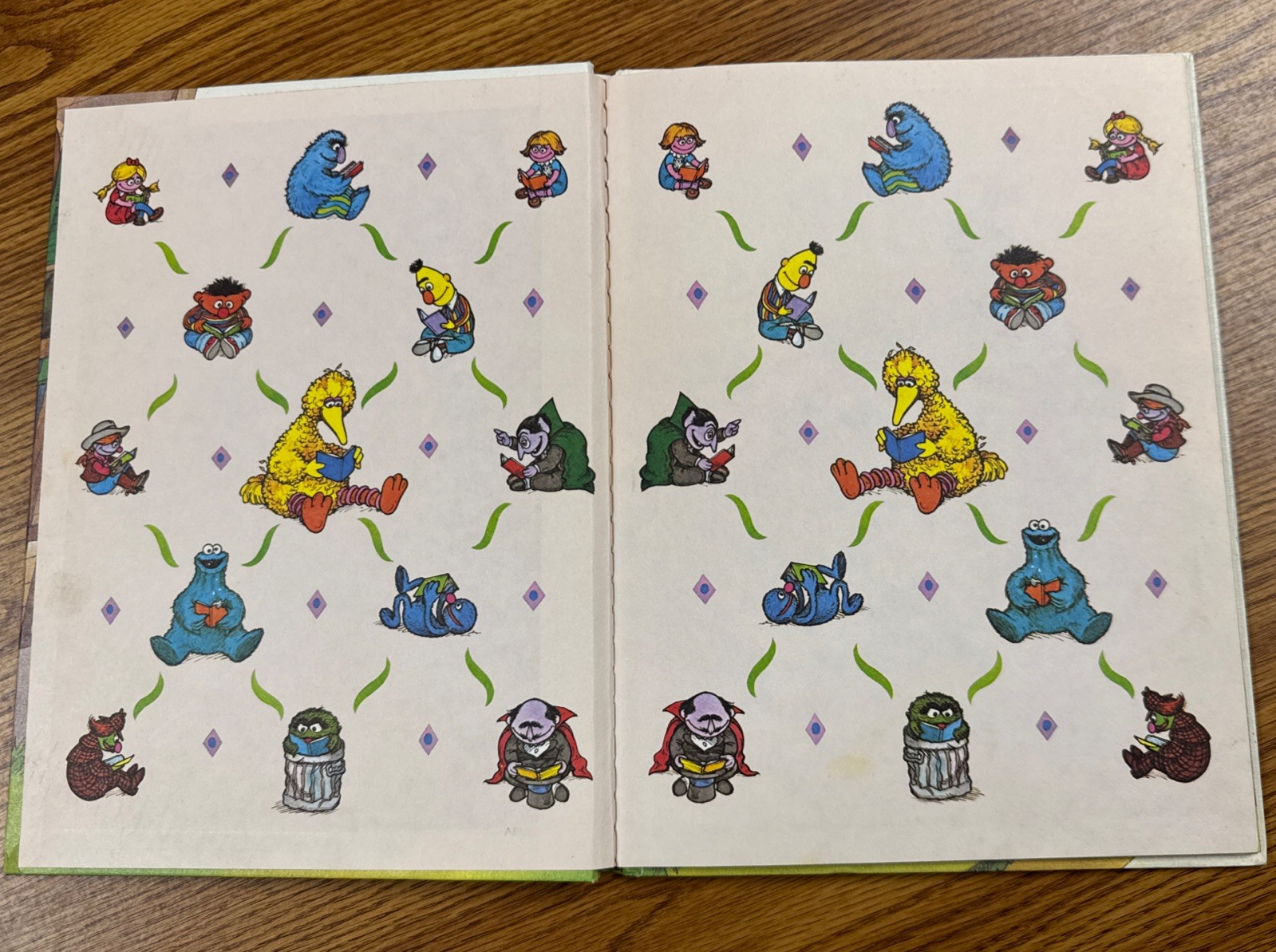 Sesame Street – The House Of Seven Colors by Madeline Sunshine 1985 Golden Press