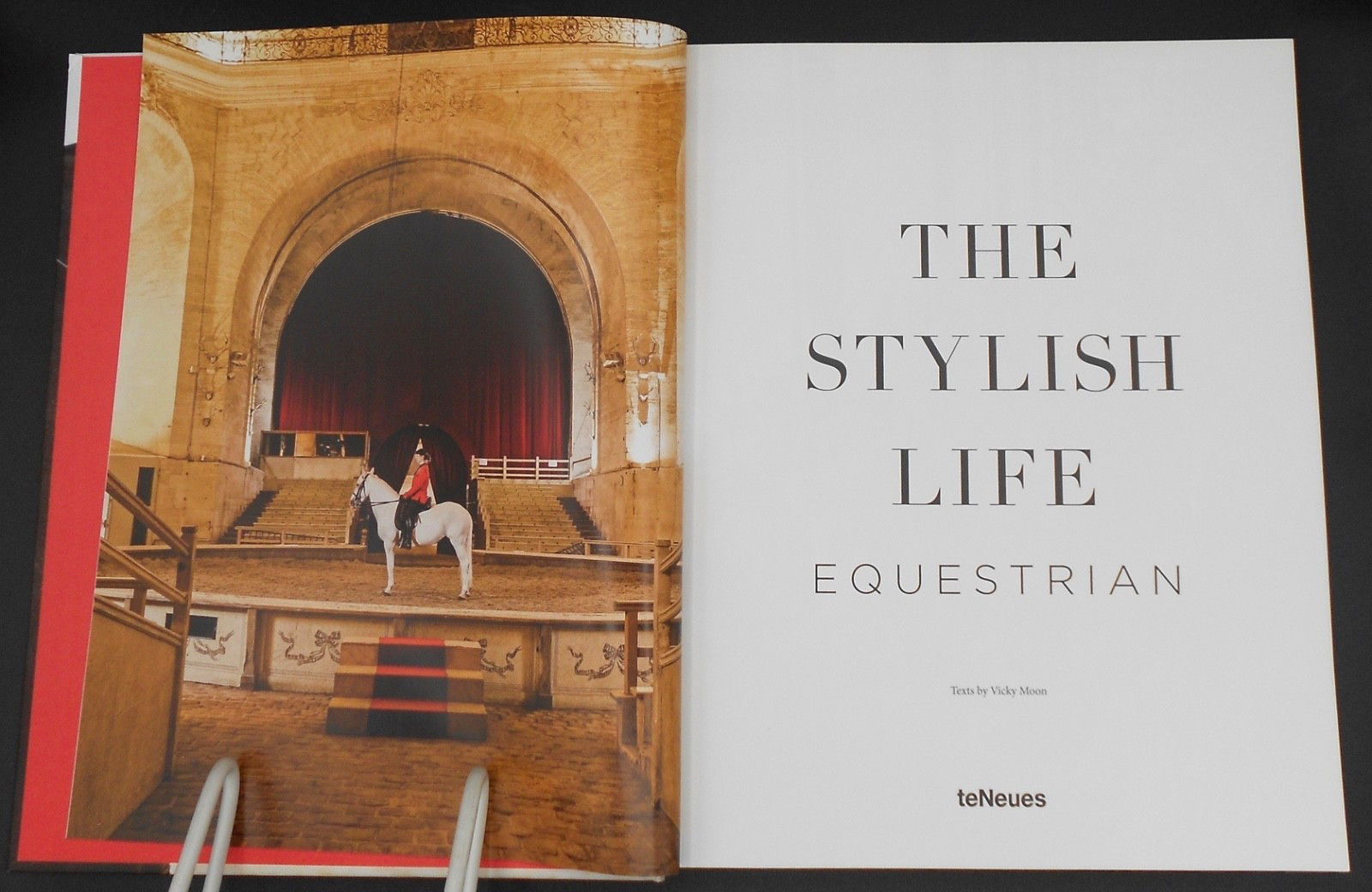 THE STYLISH LIFE: EQUESTRIAN by VICKY MOON 2015, HC/DJ VERY GOOD PLUS