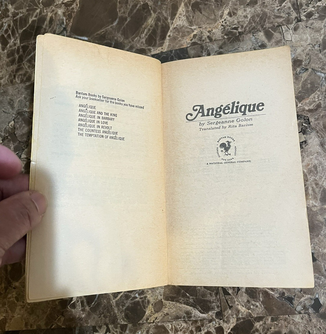 Angelique book 1 by Sergeanne Golon, paperback in very good condition, 1971 pub.