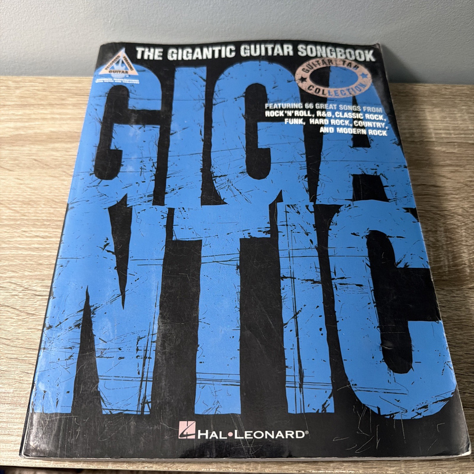 The Gigantic Guitar Songbook (Guitar Tab Collection) – Paperback 432 Pages