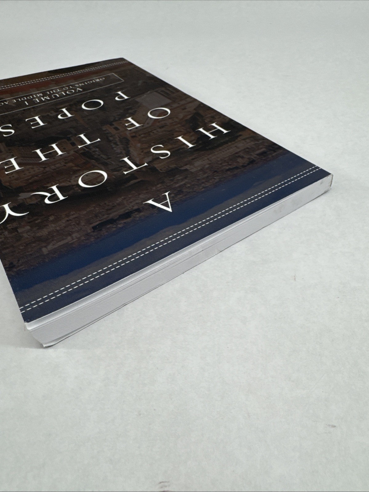 A History of the Popes: Volume I: Origins to the Middle Ages (Volume 1)