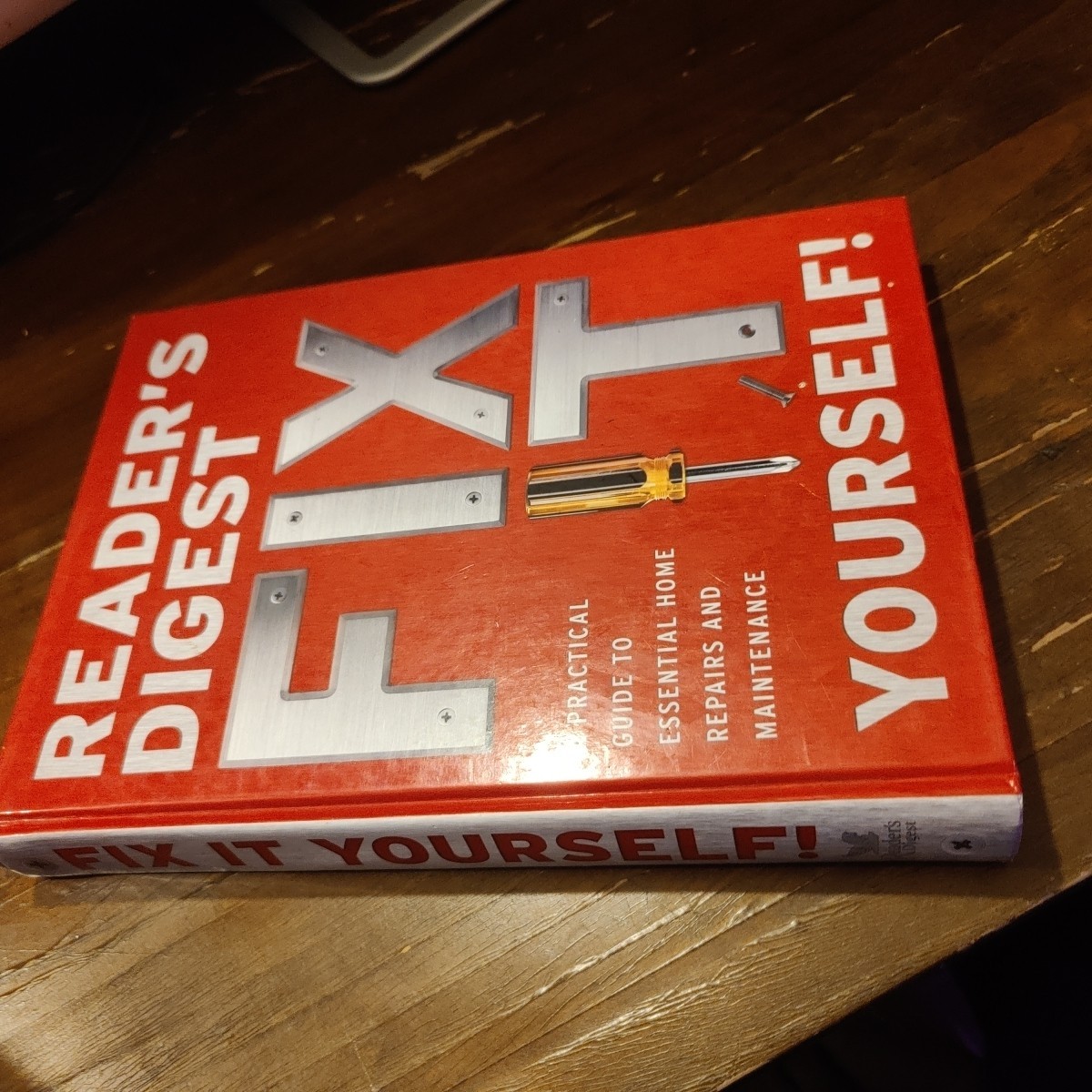 FIX IT – Readers’s Digest 399 Pages **GOOD COPY**