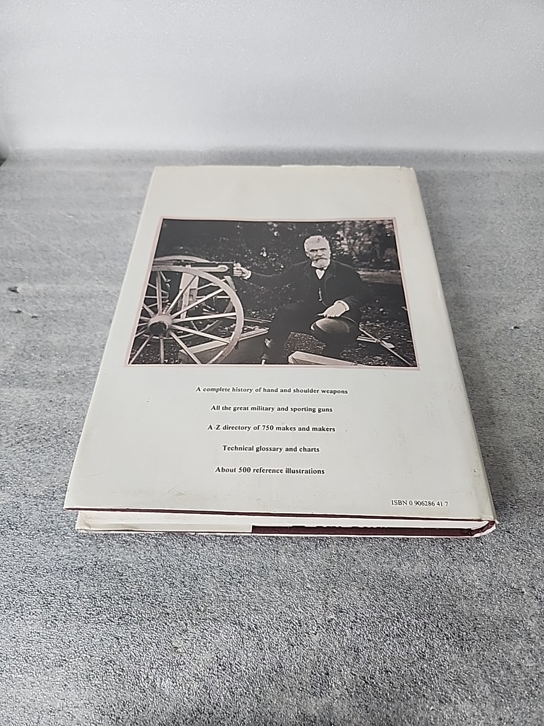 The Illustrated Encyclopedia of Firearms Ian V Hogg 1978
