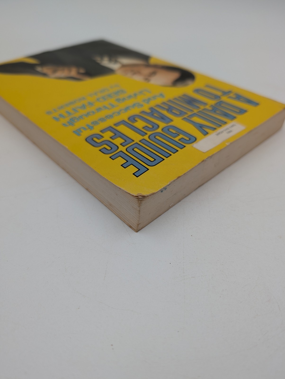 Vintage Paperback Book Oral Roberts A DAILY GUIDE TO MIRACLES 1975