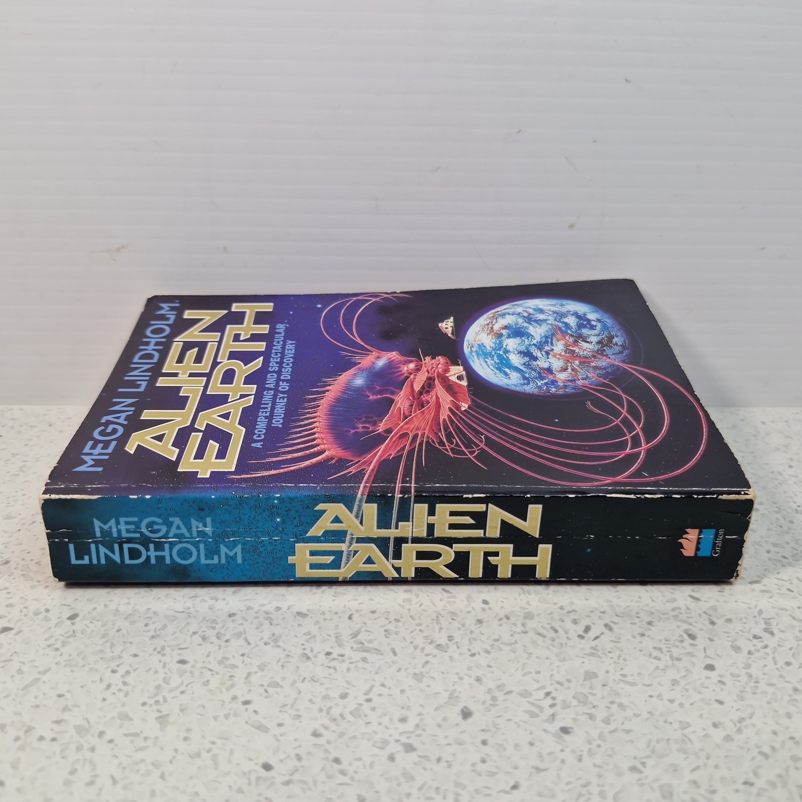 Alien Earth by Megan Lindholm Vintage Paperback Science Fiction Space Novel
