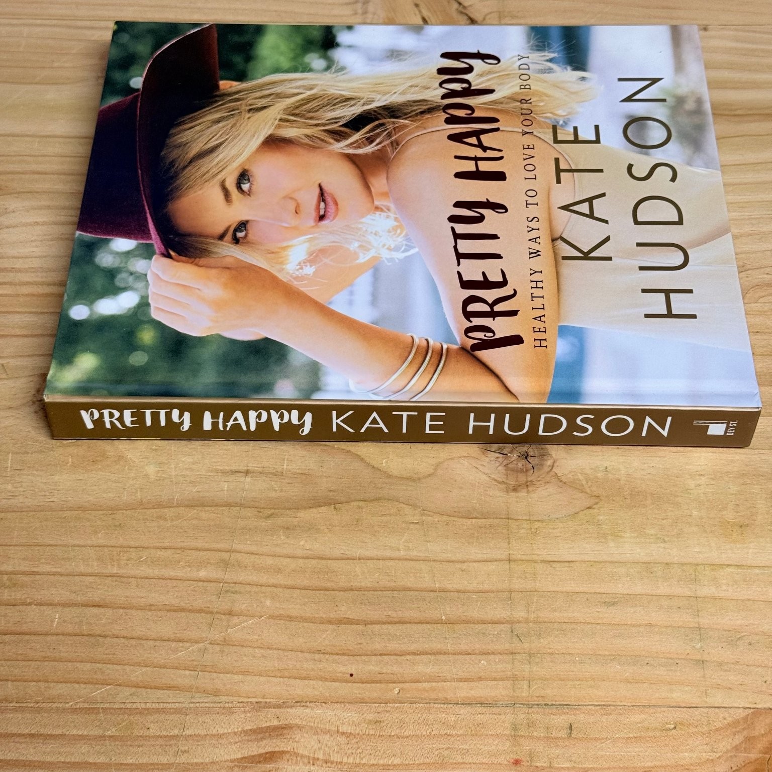 Pretty Happy Kate Hudson 2016 First Edition Hardcover Health Wellness Dey St.