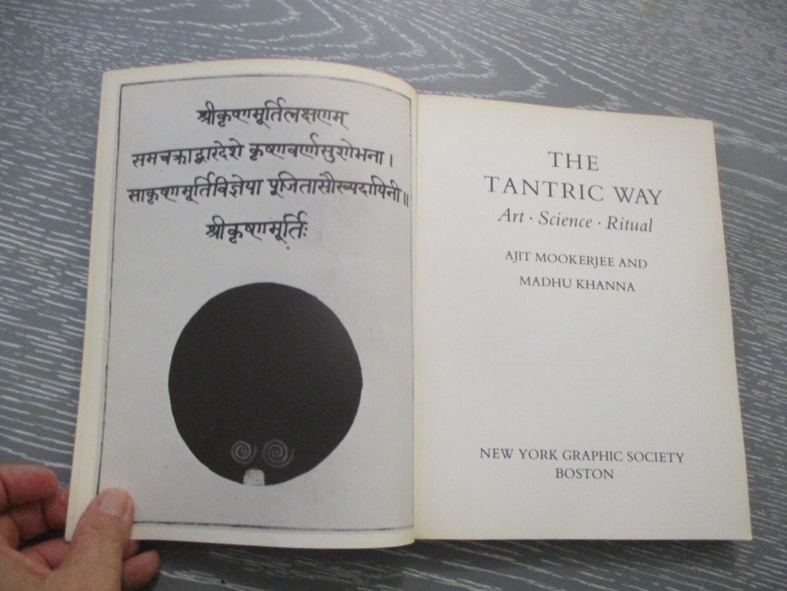 The Tantric way, Ajit Mookerjee, paperback, 208 pp,1st English edit., USA, 1977