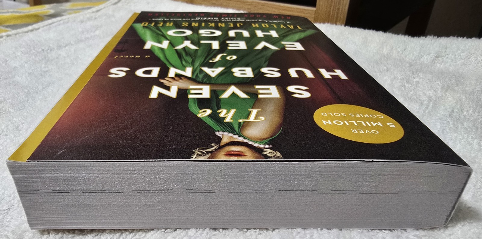 SIGNED The Seven Husbands of Evelyn Hugo Paperback Book By Taylor Jenkins Reid
