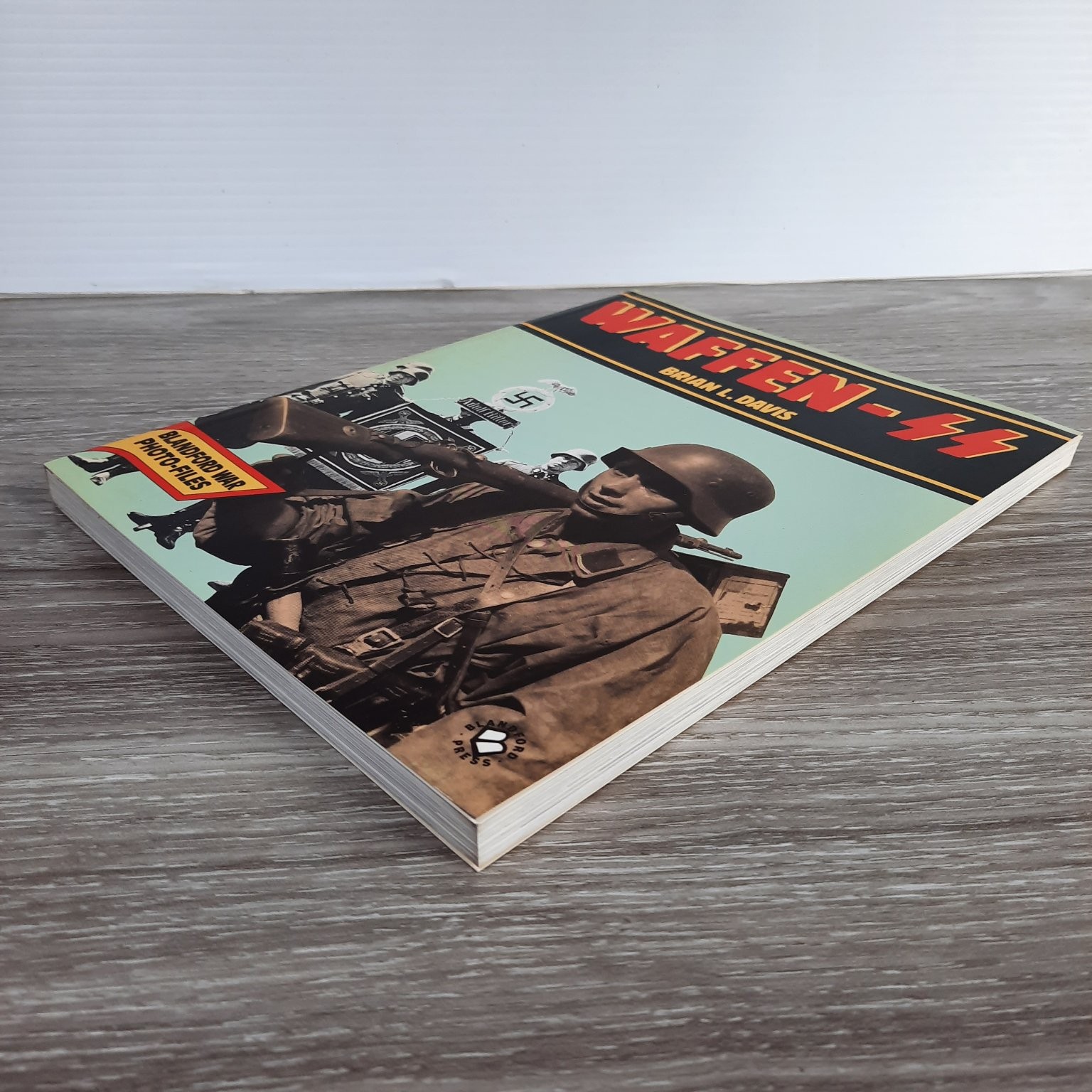 Waffen SS Brian L. Davis 1985 Blandford War Photo-Files Paperback