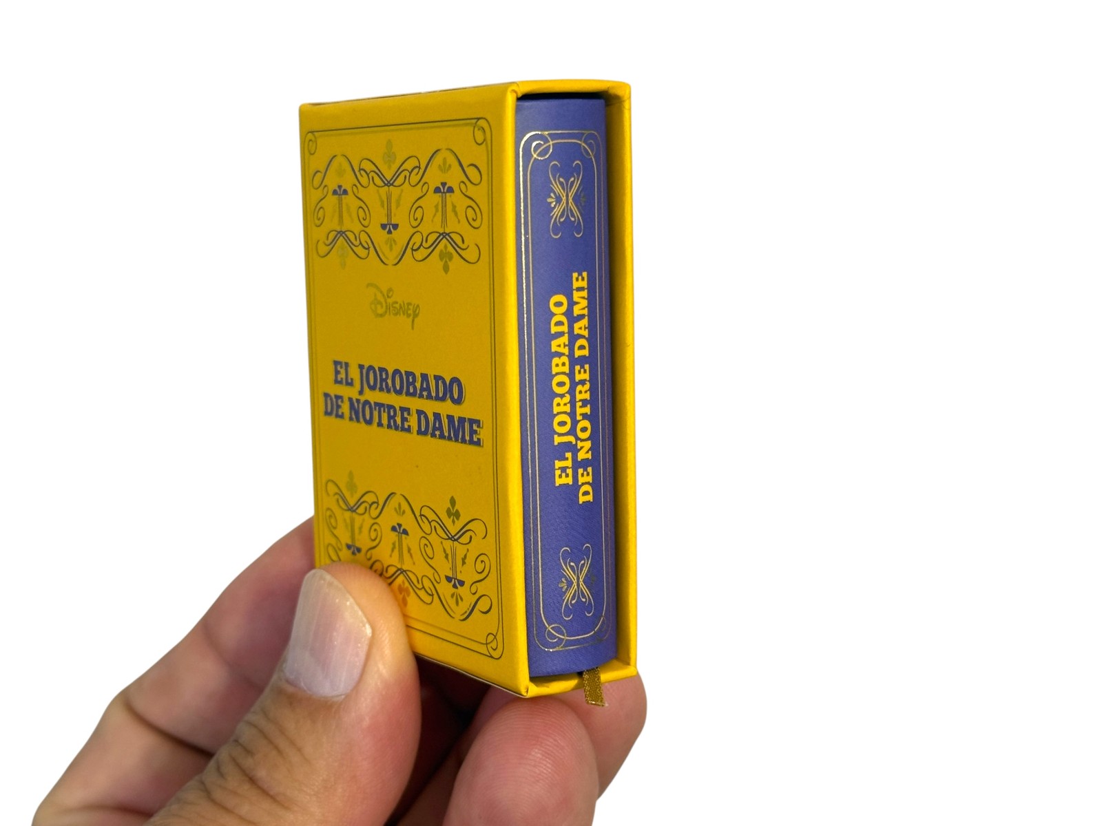 Robin Hood in Spanish Mini Book w/ slipcase hardcover 190 pag color illustrated
