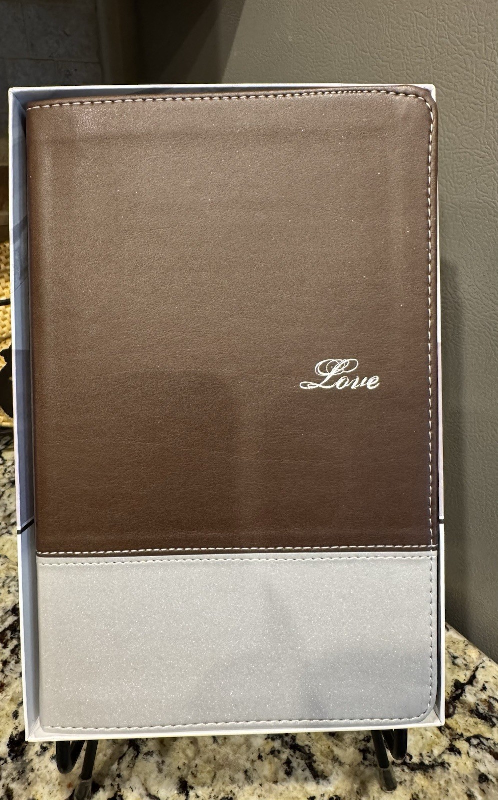 NWT in box Zondervan NIV Couples‘ Devotional Bible Brown/Silver Leathersoft 2012