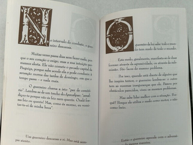 Manual do Guerreiro Da Luz (paperback in Portuguese 154 pages clean no damage)
