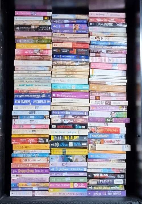 ROMANCE BUILD YOUR OWN LOT PAPERBACK BOOKS