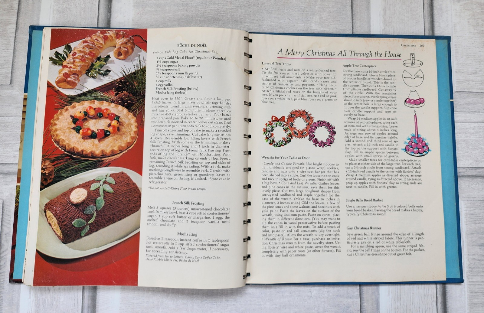 Betty Crocker Hostess cookbook 1970 illustrated & photos 168 pages variety menus