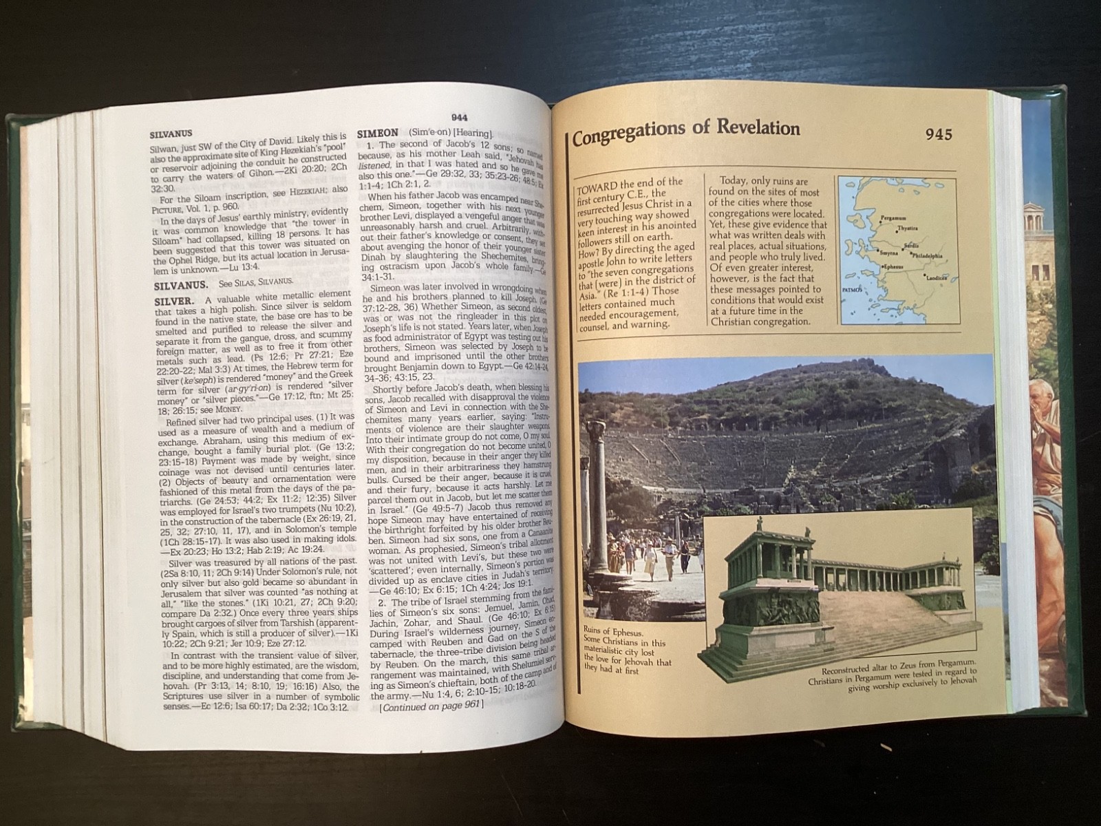 INSIGHT ON THE SCRIPTURES VOLUMES 1 &2 WATCHTOWER BIBLE & TRACT, HARDCOVER 1988