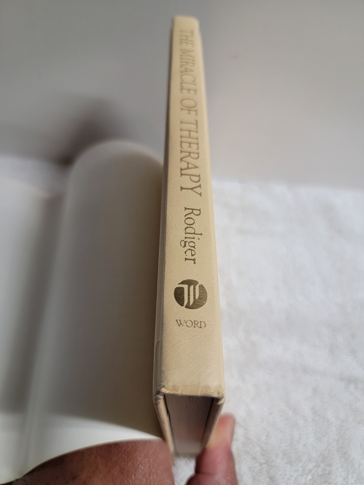 THE MIRACLE OF THERAPY: A LAYPERSON’S GUIDE TO THE By Georgiana G. Rodiger *VG+*