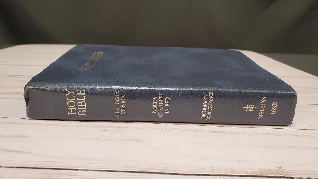 Holy Bible • KJV • Words Of Christ In Red • Nelson 162B • Dark Blue Cover