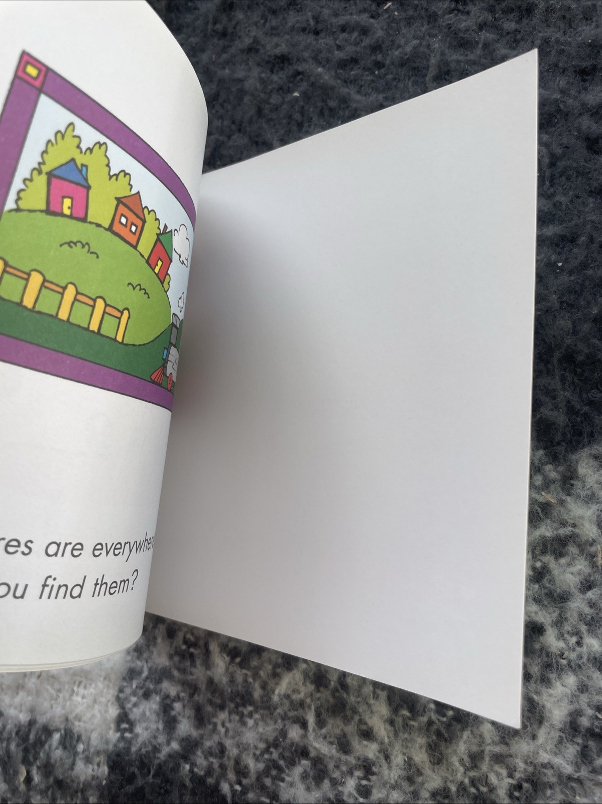 FIRST LITTLE READERS, LIZ CHARLESWORTH, SQUARES ARE EVERYWHERE, 14 by 14CM