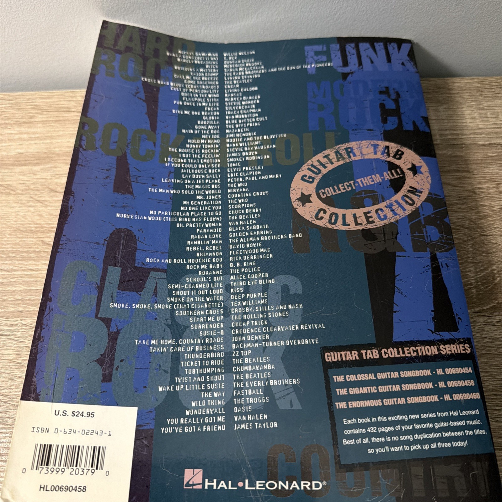 The Gigantic Guitar Songbook (Guitar Tab Collection) – Paperback 432 Pages