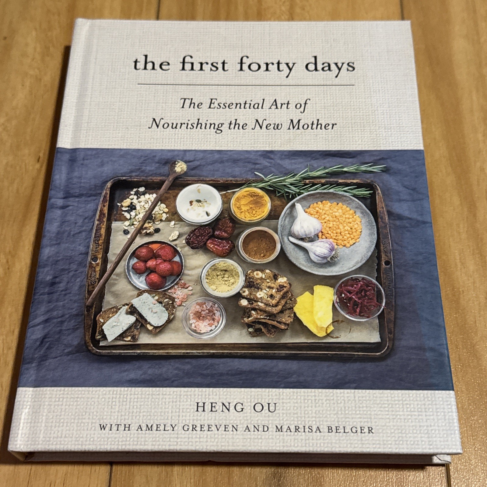 The First Forty Days: The Essential Art of Nourishing the New Mother By Heng Ou