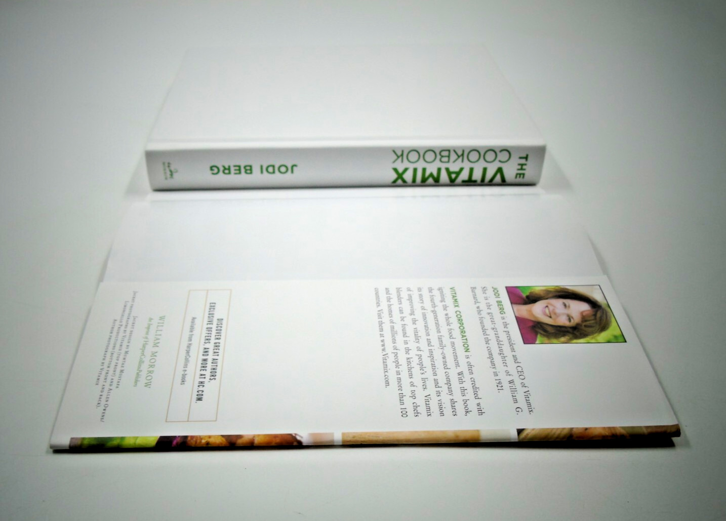 The Vitamix Cookbook: Over 200 delicious whole food recipes By Jody Berg 1st Ed