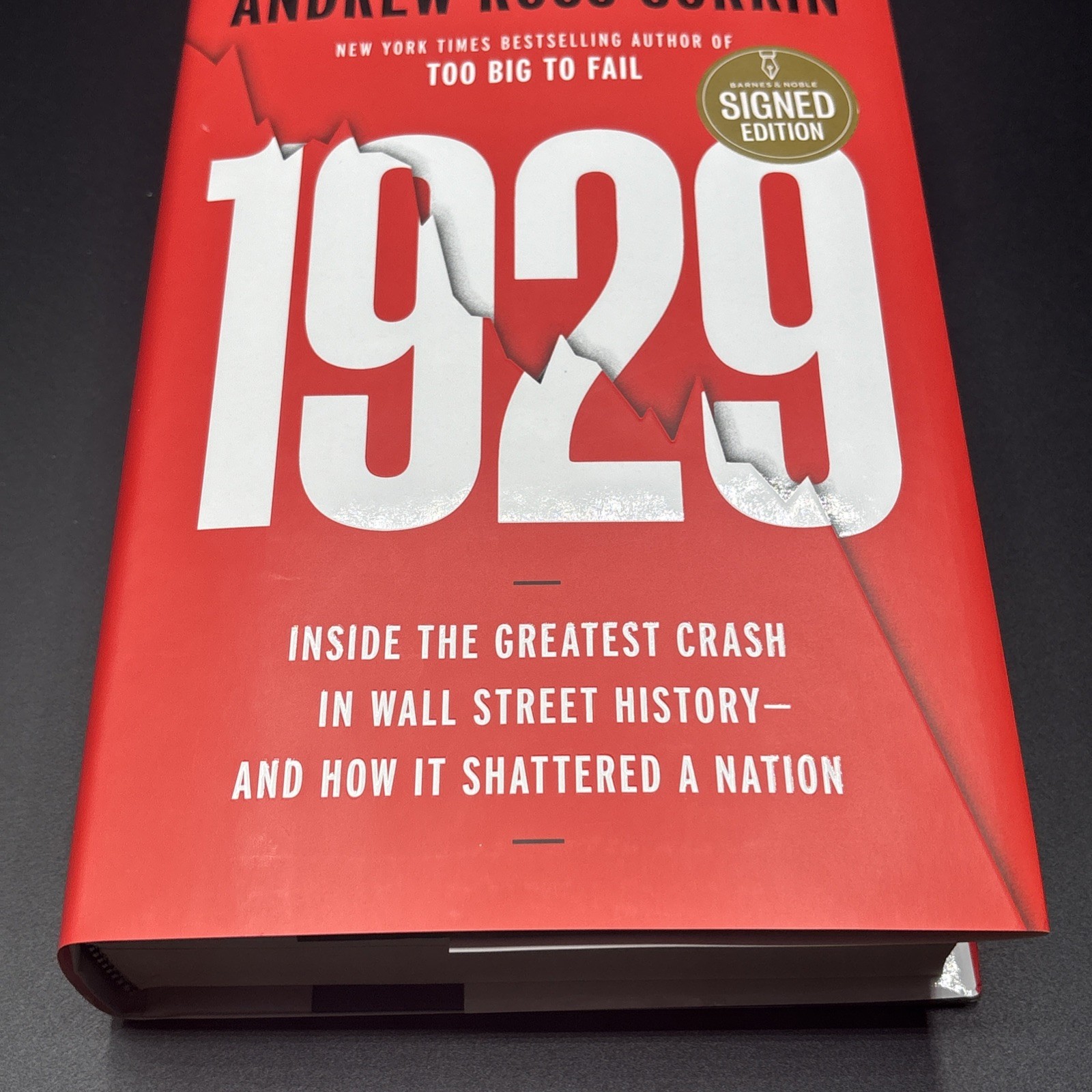1929 SIGNED BY ANDREW ROSS SORKIN HARDCOVER NEWEST BOOK NEW