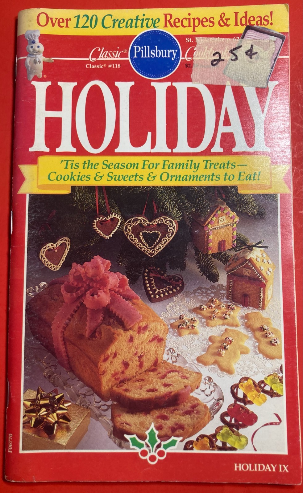 PILLSBURY HOLIDAY BAKING RECIPES COOKBOOK 96 PAGES 2000 COOKIES SPRITZ CHRISTMAS