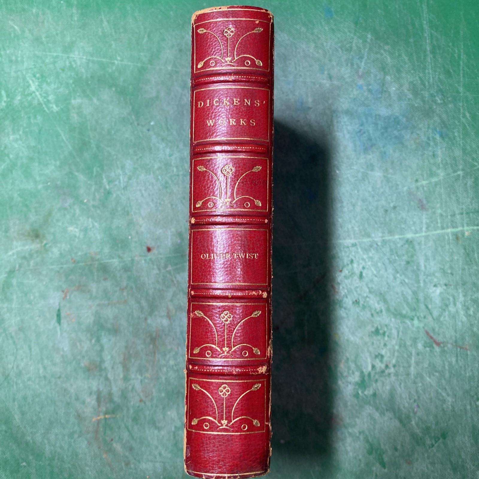 Oliver Twist – Dickens’ Works – [Leather Bound] – 1900 Charles Dickens – Rare