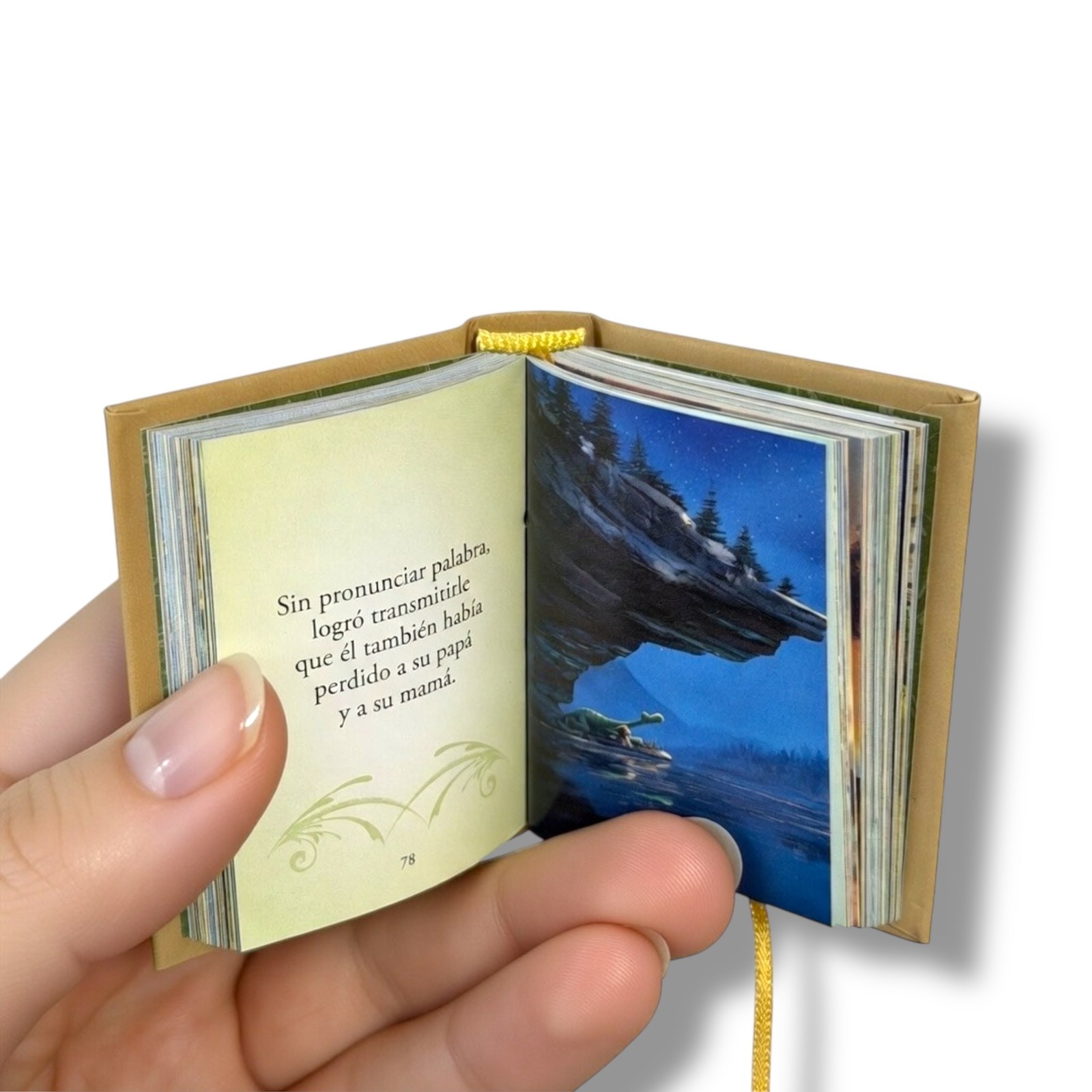 Un Gran Dinosaurio Miniature Book Pixar Salvat w/ slipcase hardcover 190 pages
