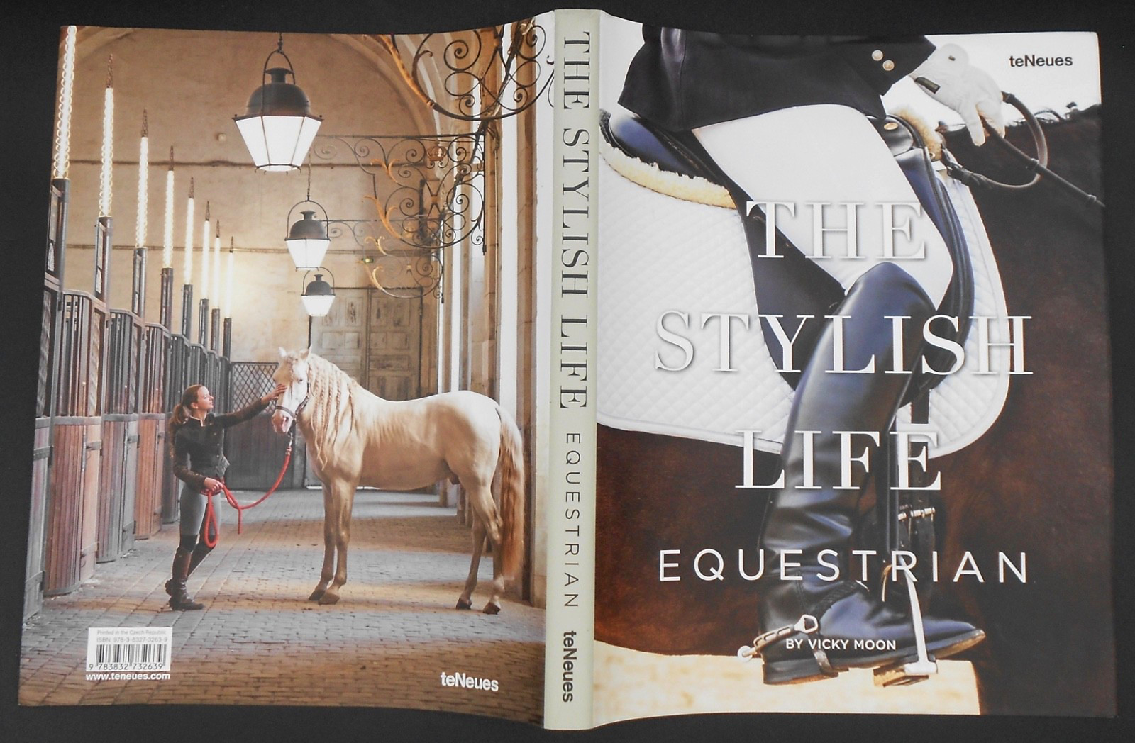 THE STYLISH LIFE: EQUESTRIAN by VICKY MOON 2015, HC/DJ VERY GOOD PLUS