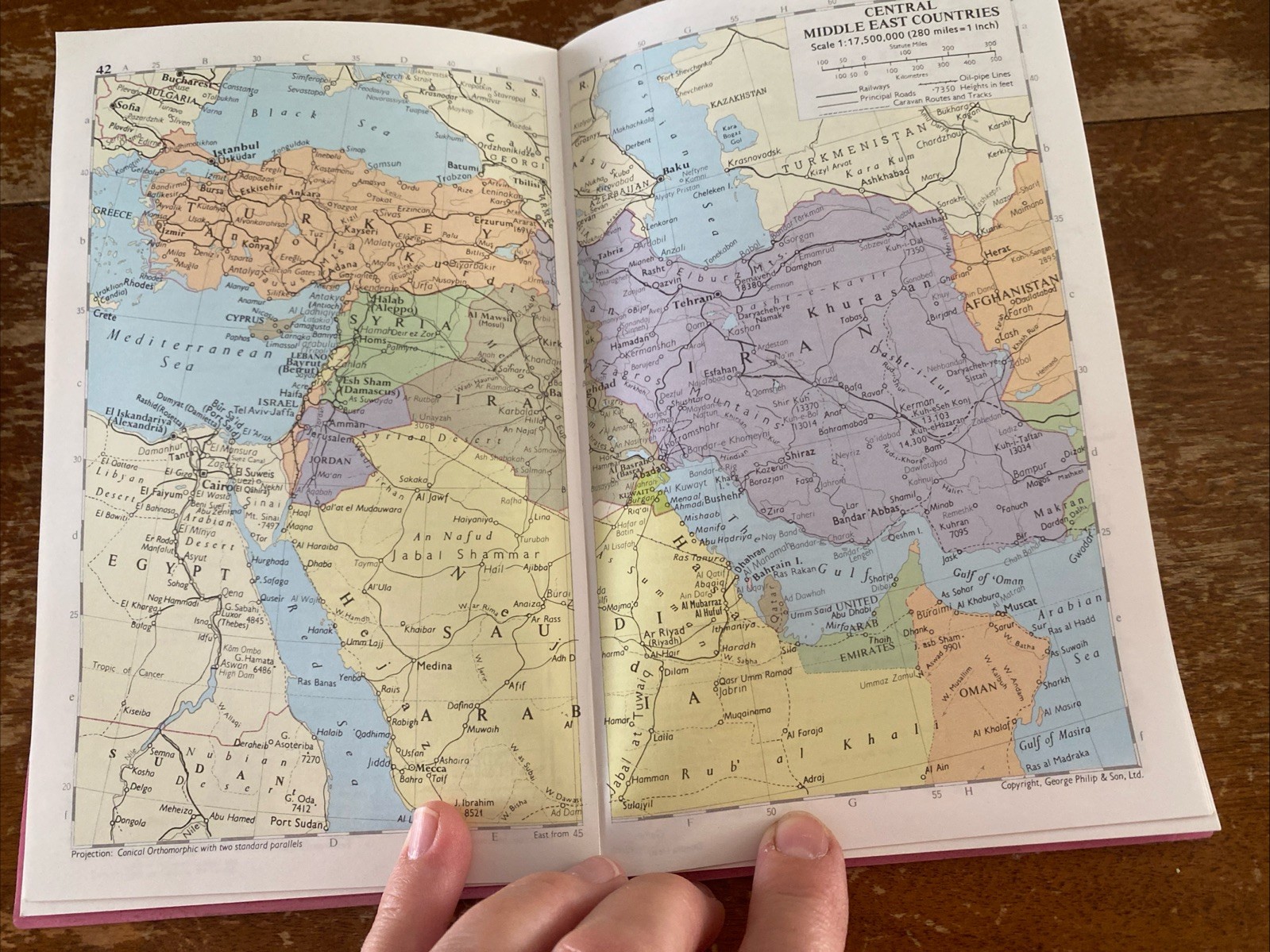 1985 Philips Pocket Atlas Of The World W/Betrilol Angina Med Stamp And Ad