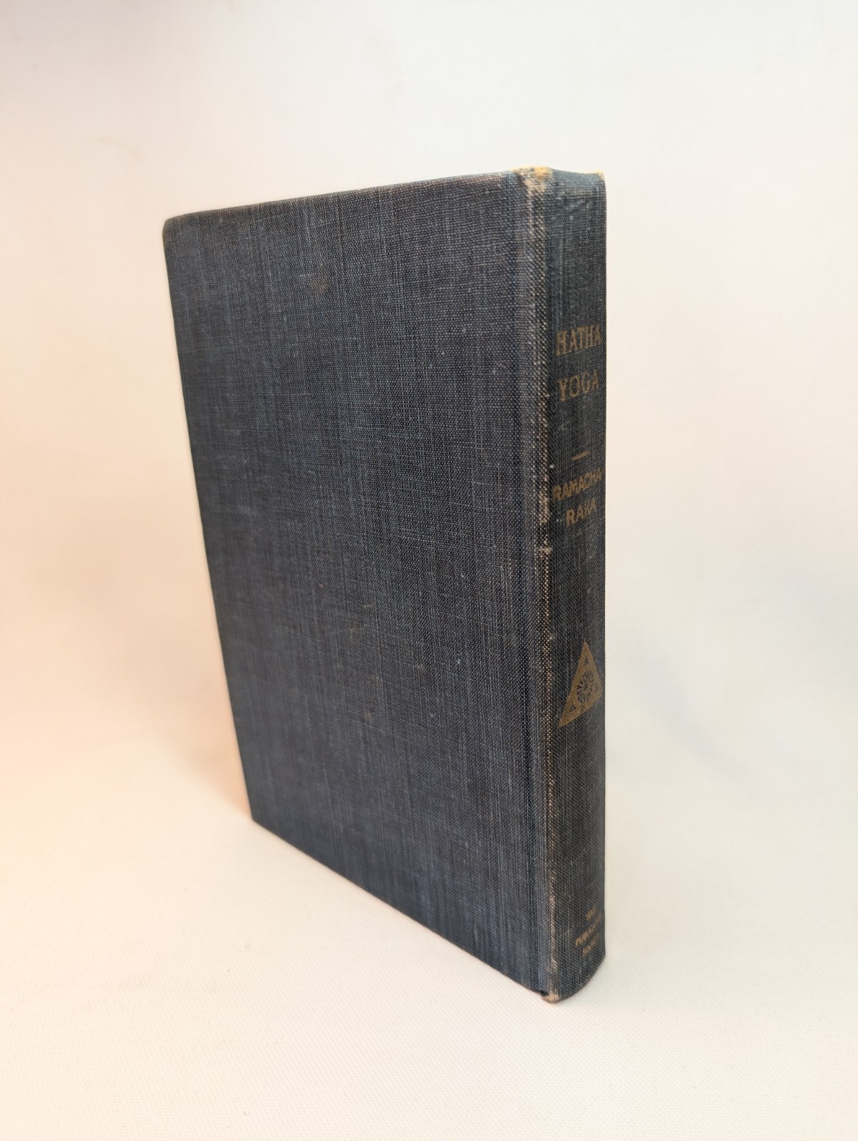1932 Hatha Yoga ,“Yogi Philosophy of Physical Well-Being“ Yogi Ramacharaka