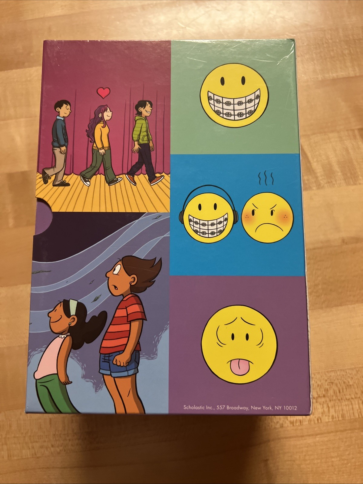 Raina Telgemeier Collection Box Set (Smile, Drama, Sisters, Ghosts, Guts)