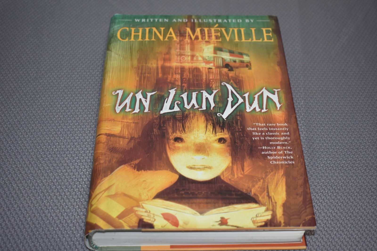 Un Lun Dun by China Miéville (1st Edition/First Printing, 2007, Hardcover)