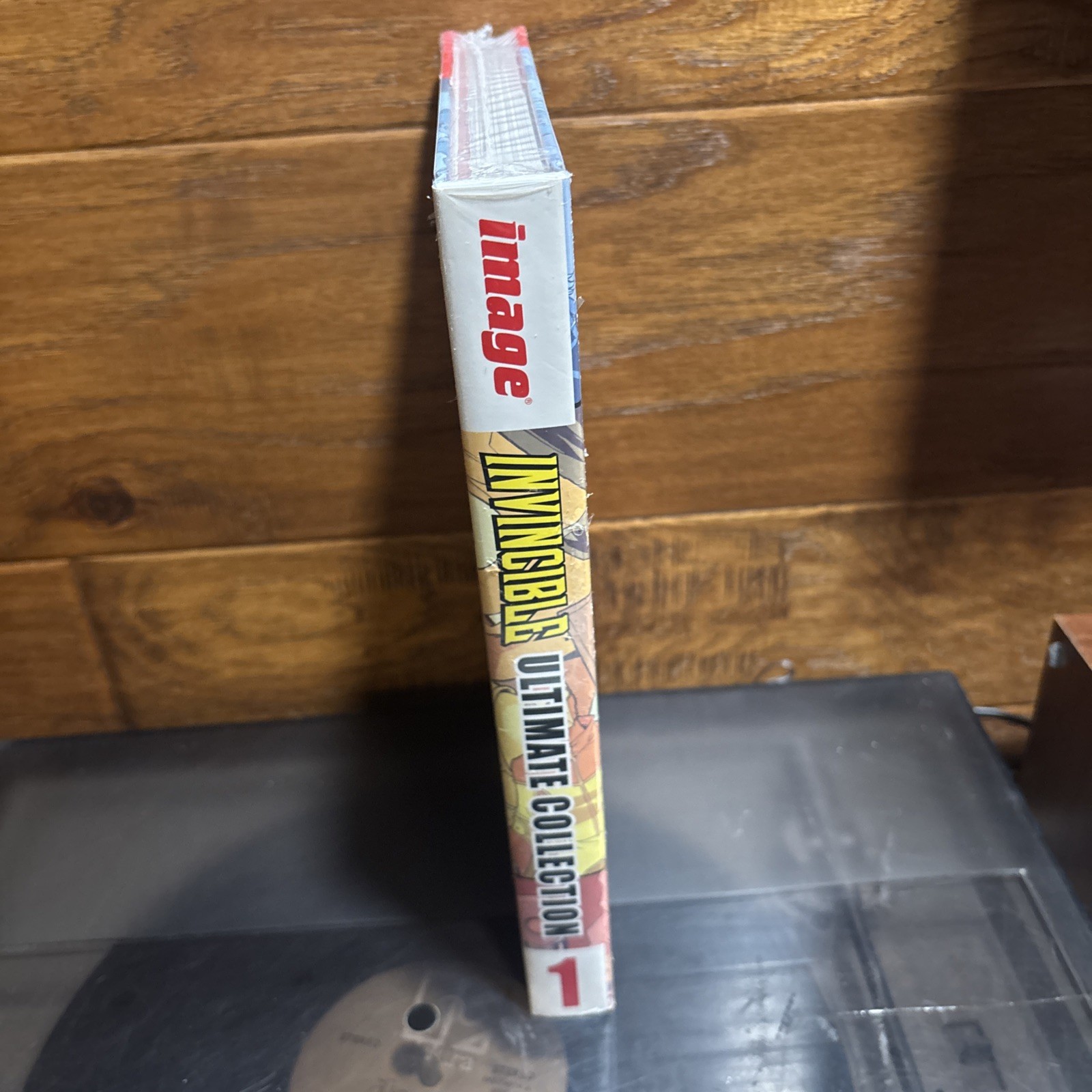 Invincible: the Ultimate Collection Volume 1 – Sealed read description
