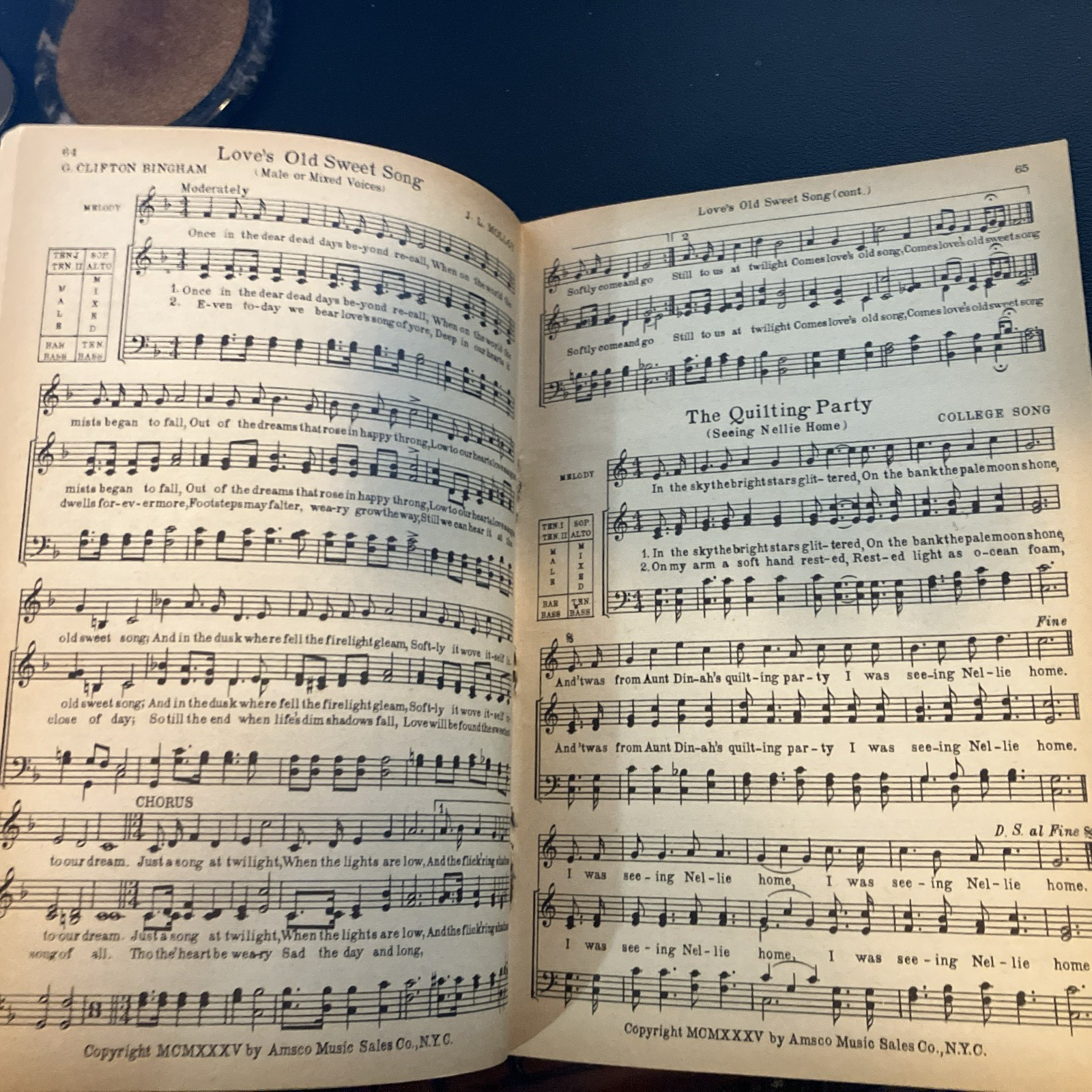 EVERYBODY’S FAVORITE COMMUNITY SONGS Song Book 1935 AMSCO Music Publishing