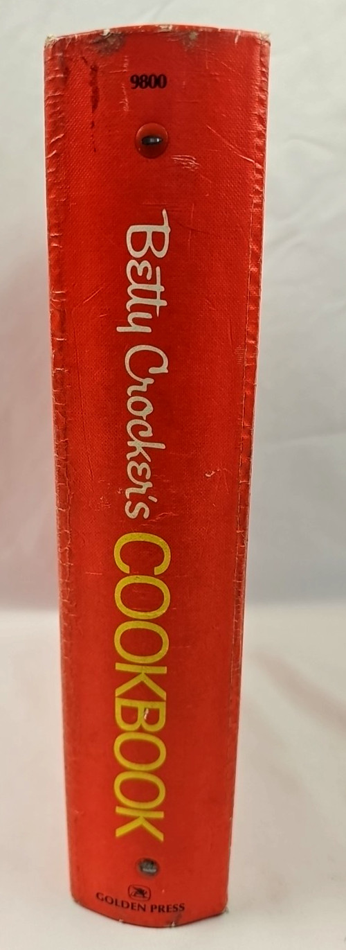 Betty Crocker Cookbook Red Pie 5 Ring Binder 1969 Ed 26th Printing 1976 Vintage