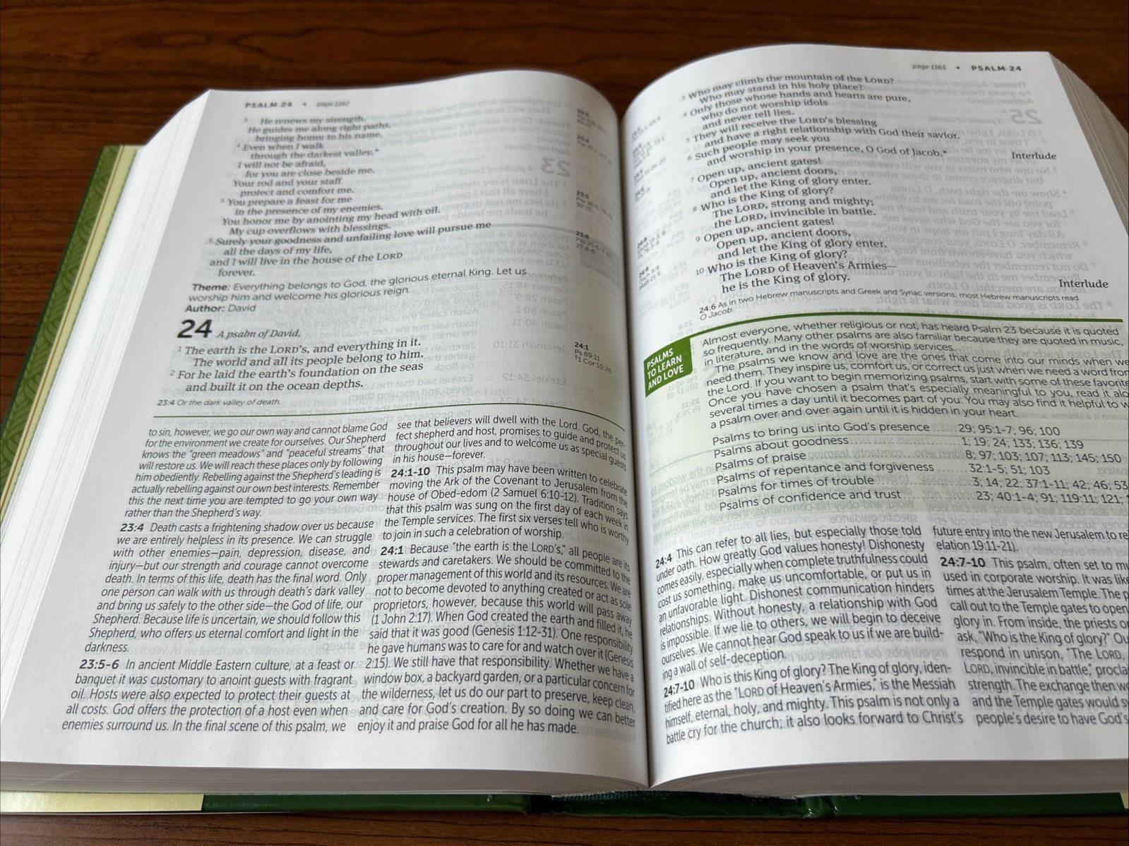 Tyndale NLT Life Application Study Bible, Third Edition Large Print Hardcover