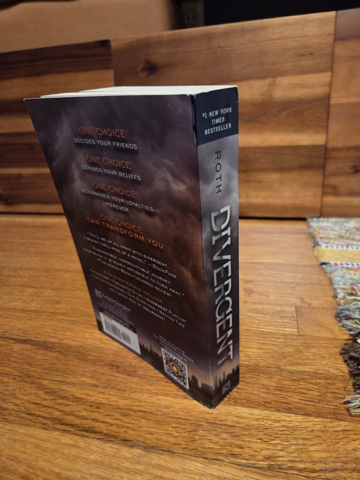 Veronica Roth Divergent Paperback 2010s Young Adult Science Fiction Novel
