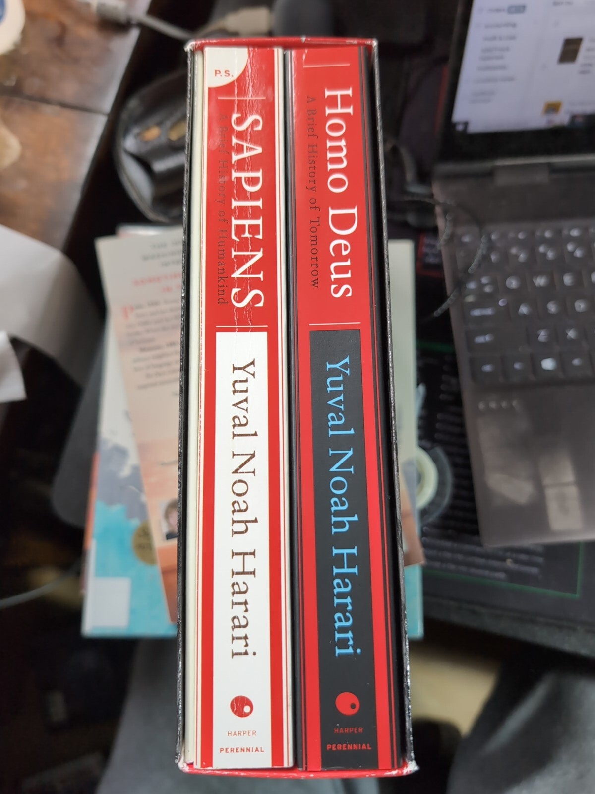 Yuval Noah Harari SAPIENS & HOMO DEUS 2-Book Boxed Set + Bonus Essays