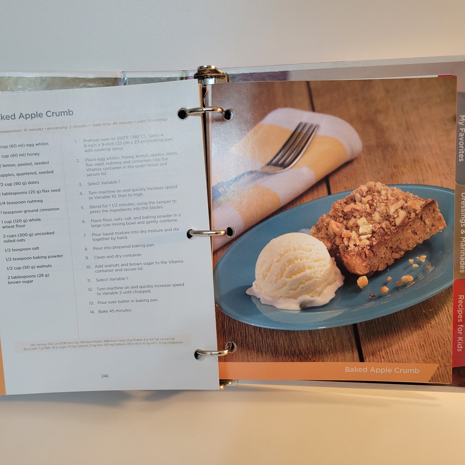 Vitamix Whole Foods 3-Ring Binder 2011 Recipe Cookbook – Very Good Condition