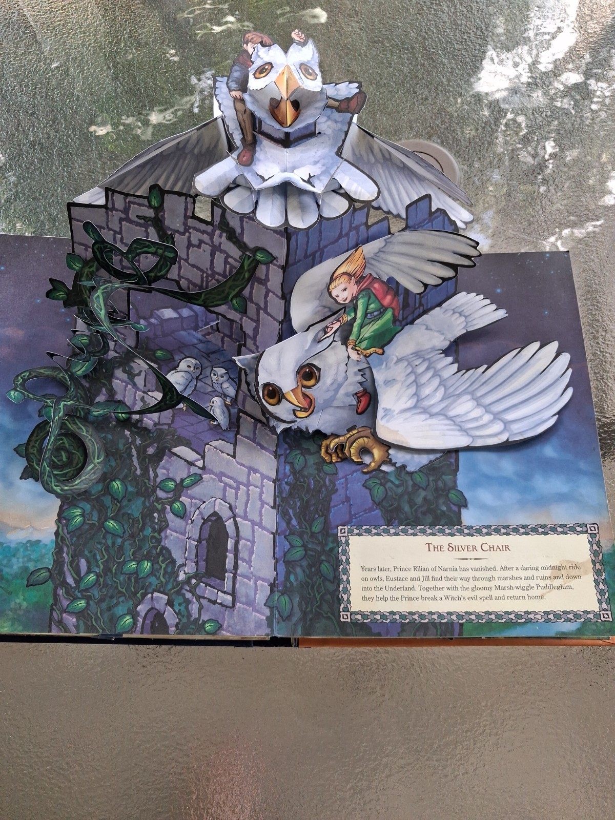 Chronicles of Narnia Pop-Up Book 2007 Hardcover Based on C.S. Lewis Fantasy Kids