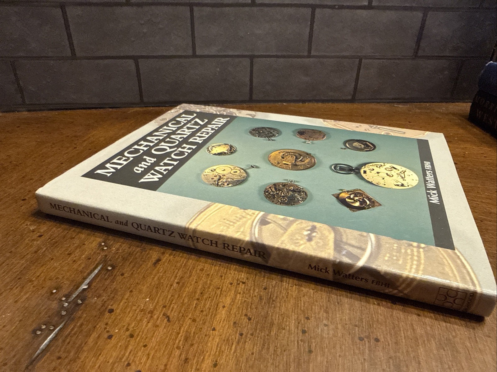 MECHANICAL and QUARTZ WATCH REPAIR by Mick Watters FBHI (1999) Crowd Press
