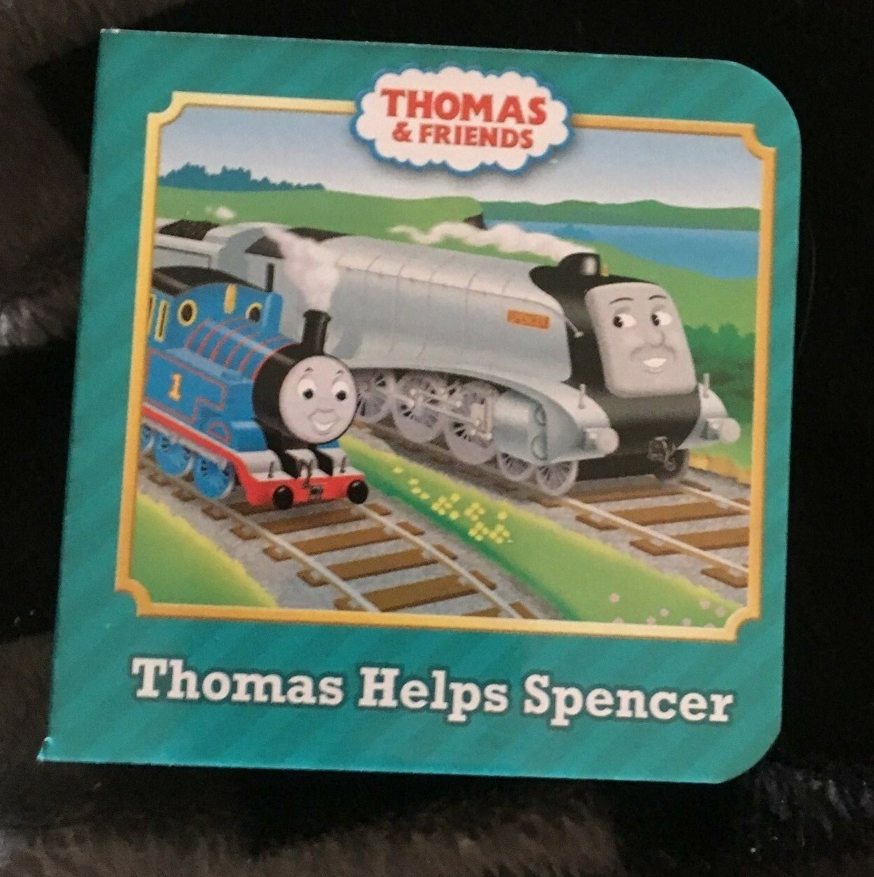 NEW THOMAS & FRIENDS, THOMAS HELPS SPENCER 7 BY 7 BY 2CM. 9781450893732