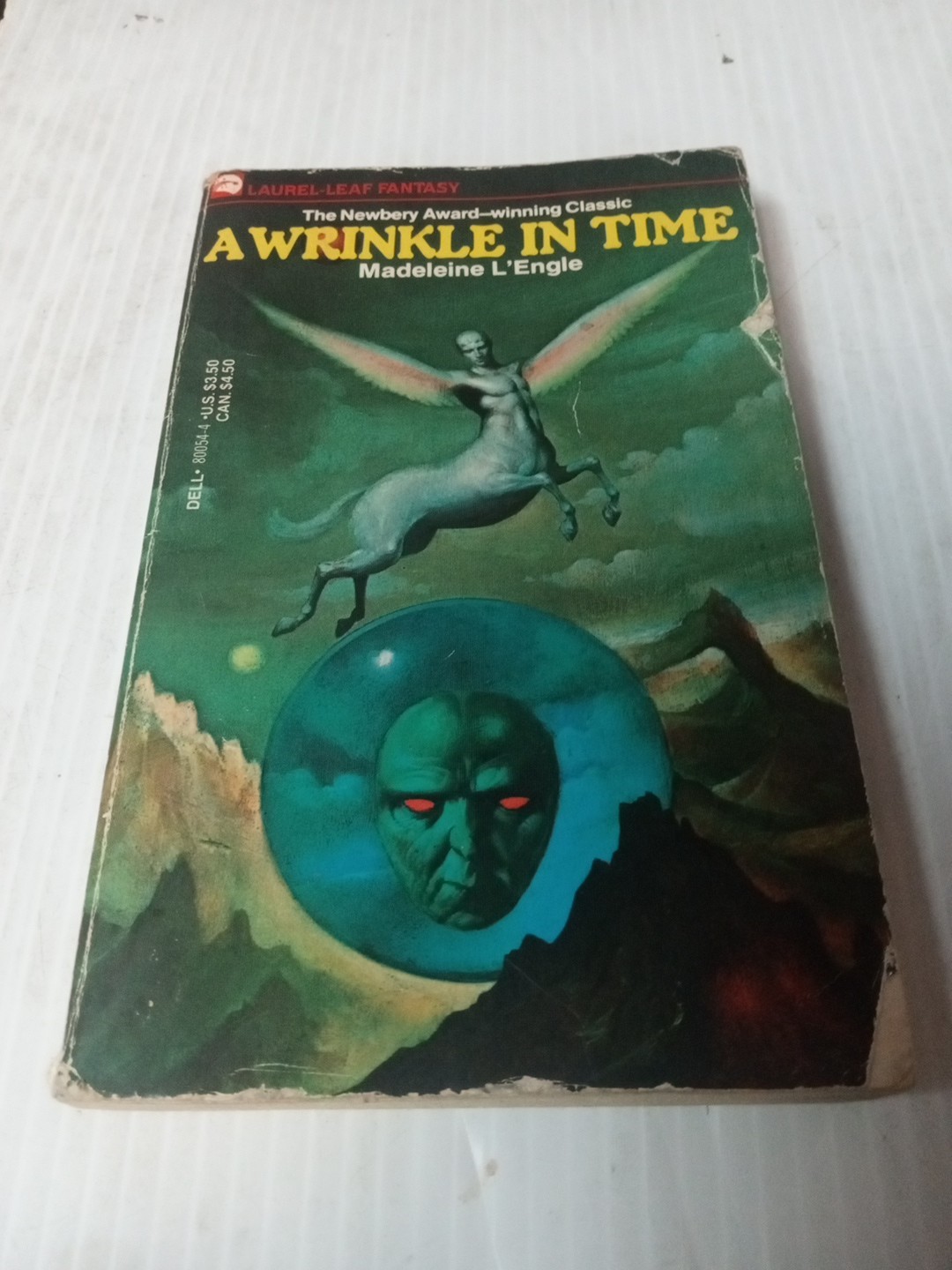 A Wrinkle in Time by Madeleine L’Engle 1976 Vintage Paperback
