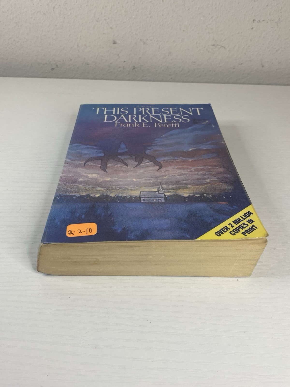 This Present Darkness by Frank E. Peretti Vintage 1986 First Printing Paperback